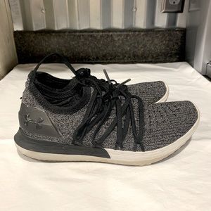 Under Armour slingshot, men’s size 7/women’s 8.5